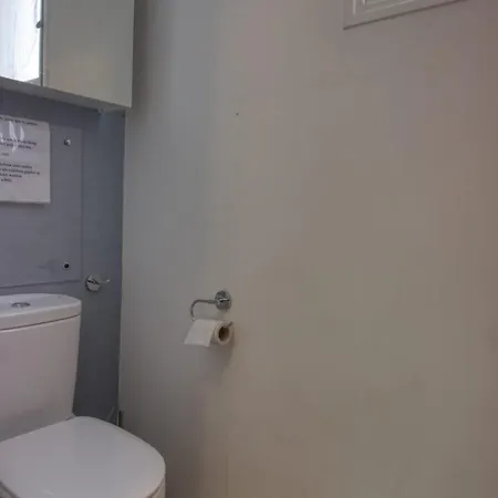 - 4 People - Parking Villa
