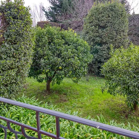 - 4 People - Parking Villa